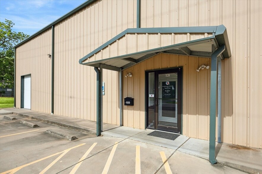 Primary Photo Of 920 Front St, Columbus Warehouse For Sale