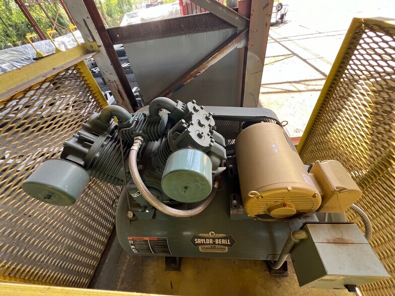 More Photos Of 5101 S 24th Ave, Tampa Manufacturing For Sale