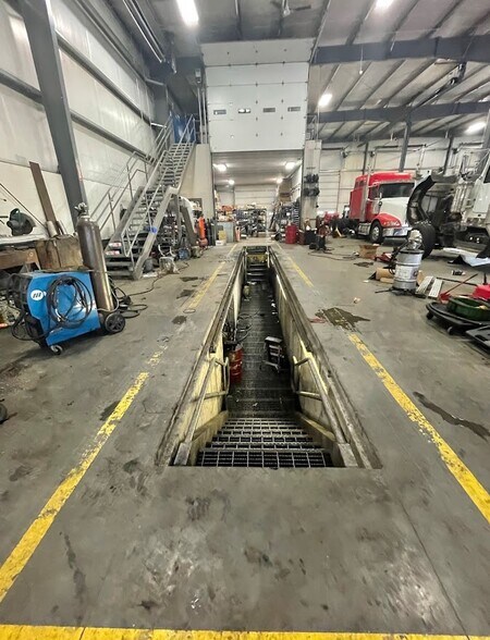 More Photos Of 1923 M 40, Holland Warehouse For Lease