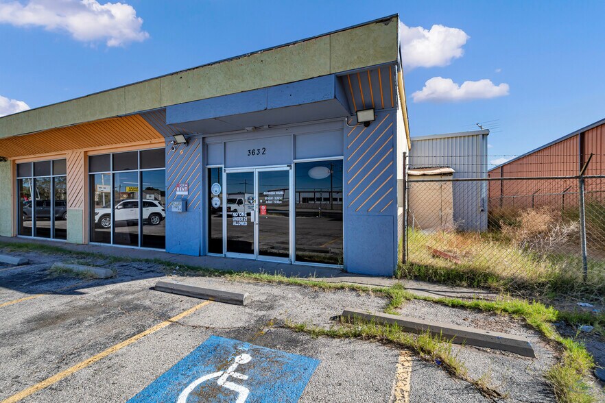 More Photos Of 3636 Andrews Hwy, Odessa Storefront For Lease