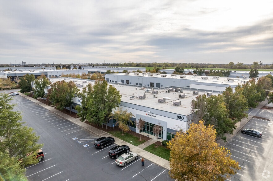 More Photos Of 950 Riverside Pky, West Sacramento Flex For Lease