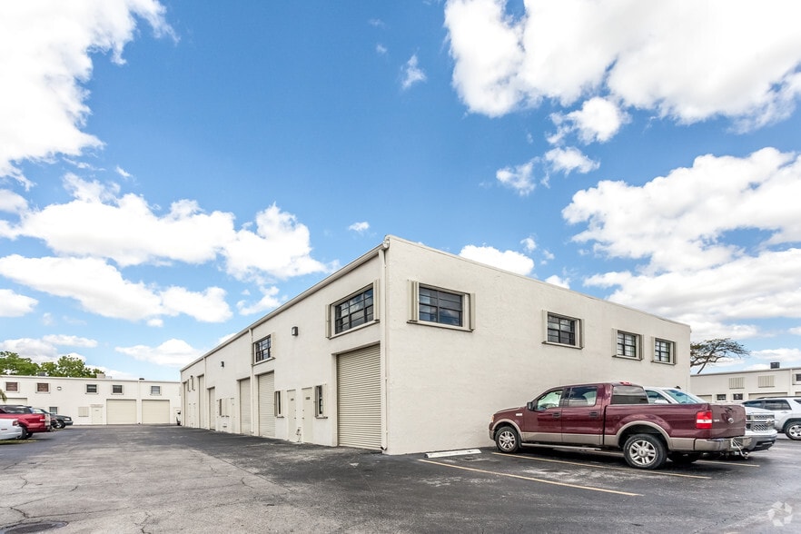 More Photos Of 13879-13981 SW 140th St, Miami Warehouse For Lease
