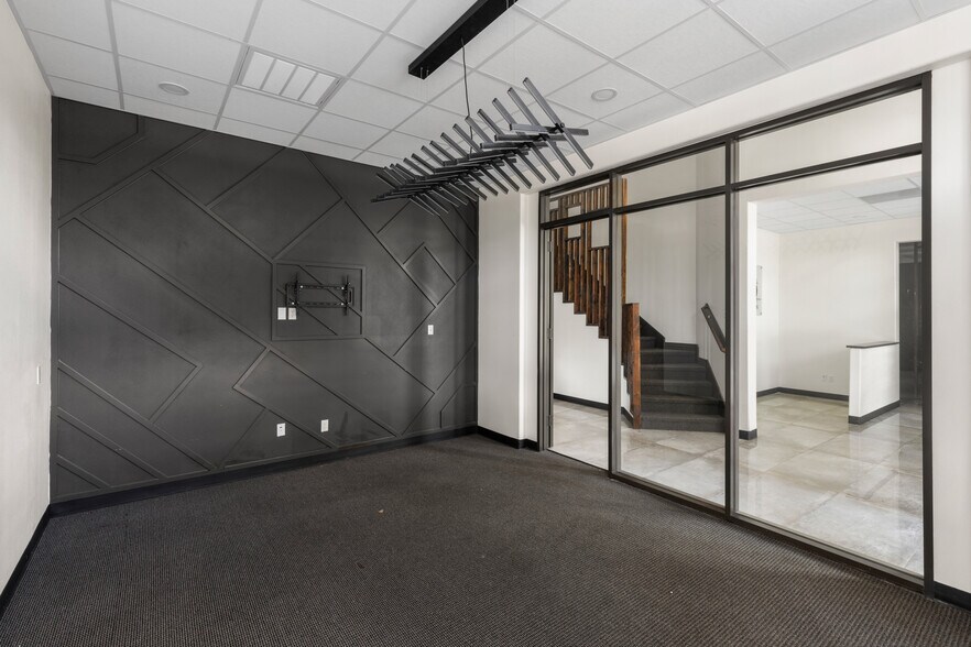 More Photos Of 8125 N Sam Houston Pky W, Houston Medical For Sale