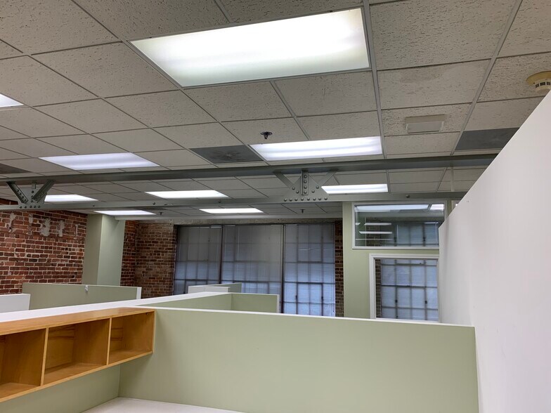 More Photos Of 829-839 St Charles Ave, New Orleans Office For Sale