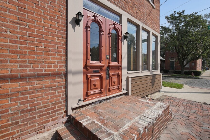 More Photos Of 54 E Whittier St, Columbus Medical For Lease
