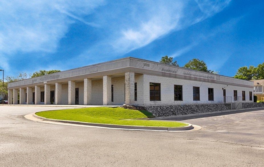 Primary Photo Of 1009 Henderson Rd NW, Huntsville Flex For Lease