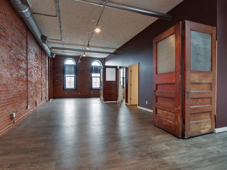 More Photos Of 130 N 5th St, Quincy Storefront Retail Residential For Lease