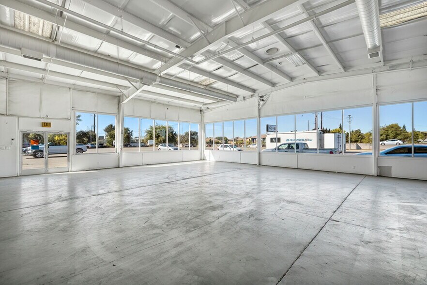 More Photos Of 2020 Taylor Rd, Roseville Industrial For Lease