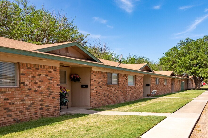 More Photos Of 1102 Sherman Ave, Levelland Apartments For Sale
