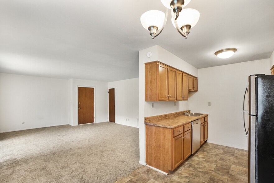 More Photos Of 2111 W Frederick Dr, Marion Apartments For Sale