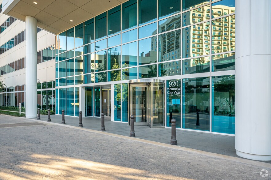 More Photos Of 920 Memorial City Way, Houston Office For Sale