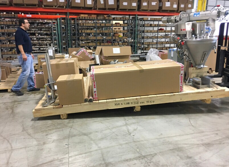 More Photos Of 219 Commercial Hill Dr, Hendersonville Warehouse For Lease