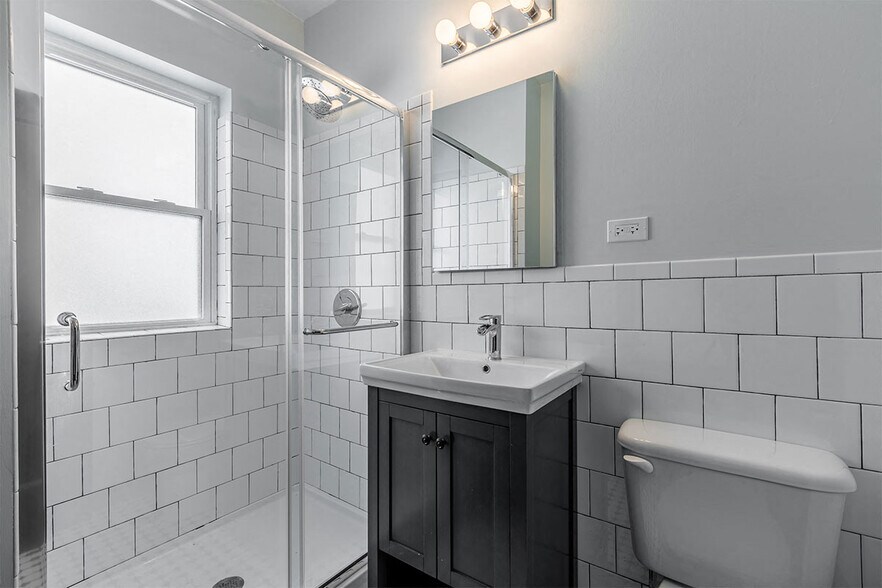 More Photos Of 5200 N Sheridan Rd, Chicago Apartments For Lease