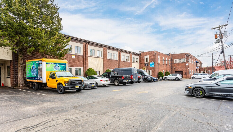 More Photos Of 86 Lackawanna Ave, Woodland Park Warehouse For Lease