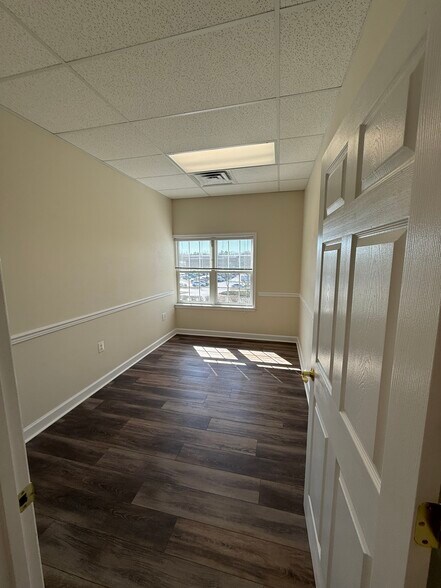 More Photos Of 23077 Three Notch Rd, California Office For Sale