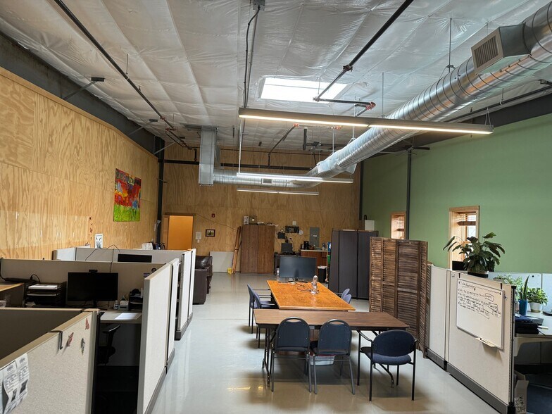 More Photos Of 120 Shelton McMurphey Blvd, Eugene Office For Lease