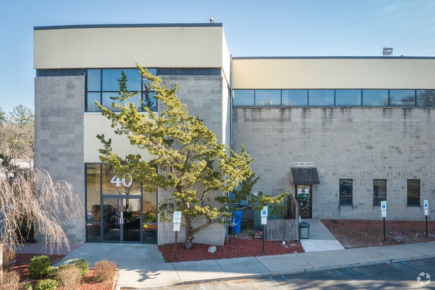 More Photos Of 40 Eisenhower Dr, Paramus Office For Lease