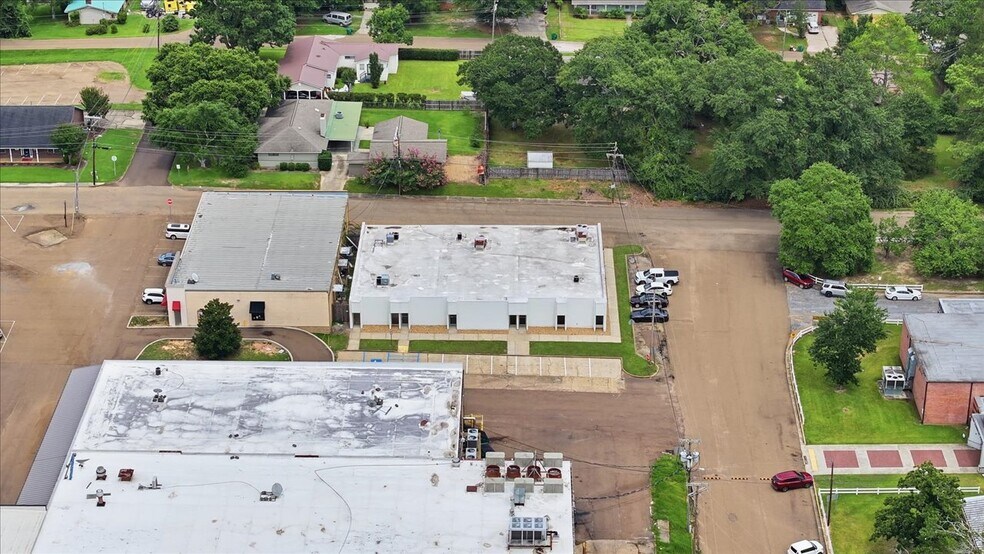 More Photos Of 211 Gay St, Mccomb Office For Lease