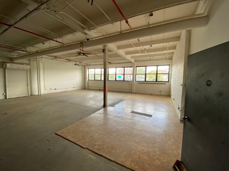 More Photos Of 18 Bay St, Brooklyn Light Manufacturing For Lease