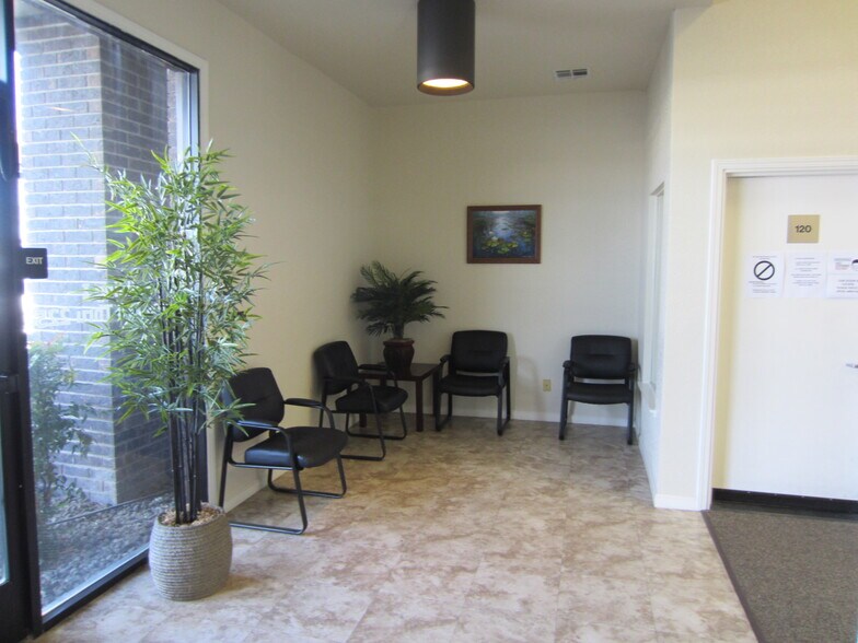 More Photos Of 1660 W Linne Rd, Tracy Office For Lease
