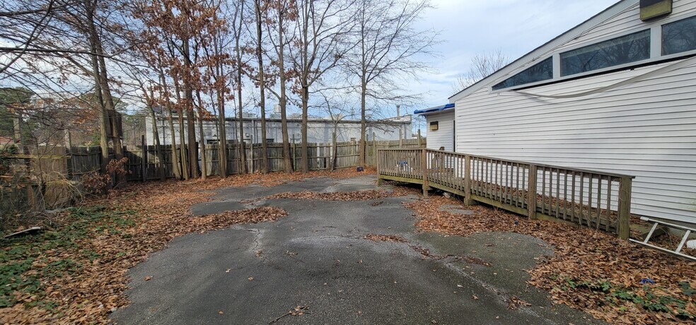 More Photos Of 7829 Caribou Ave, Norfolk Loft Creative Space For Sale