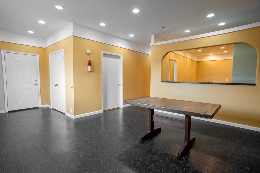 More Photos Of 910 Brenda St, Houston Warehouse For Sale