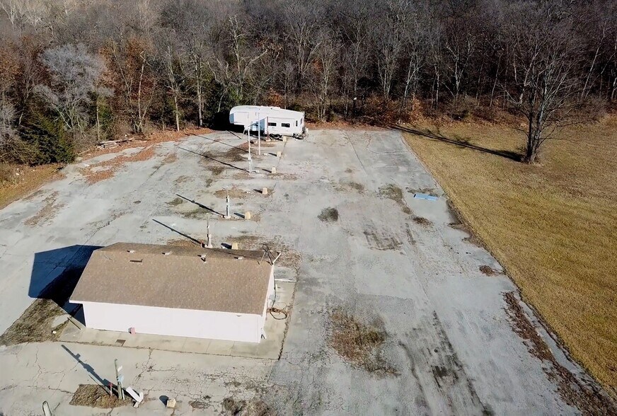 More Photos Of 1920 Bob Griffin Rd, Cameron Hotel For Sale