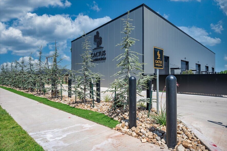 More Photos Of 1229 NW 122nd St, Oklahoma City Light Manufacturing For Lease