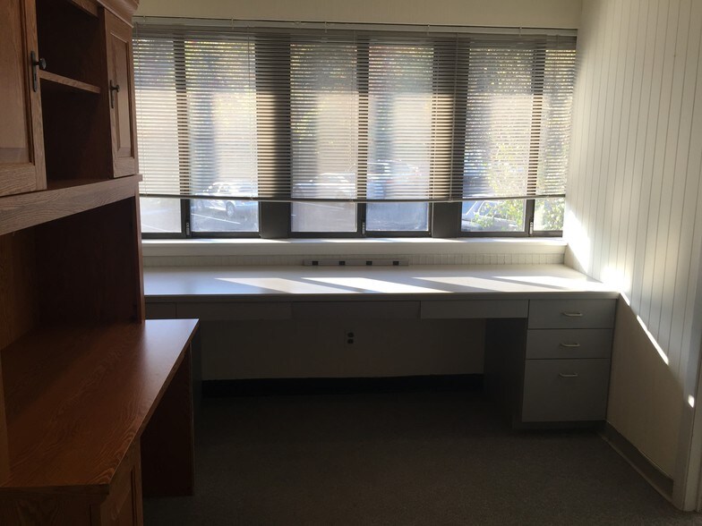 More Photos Of 65 Mountain Blvd, Warren Medical For Sale