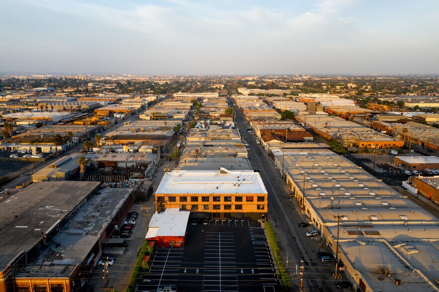 More Photos Of 615 E 61st St, Los Angeles Light Manufacturing For Sale