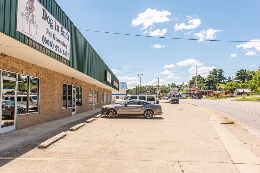 More Photos Of 3333 Louisa St, Catlettsburg Freestanding For Lease