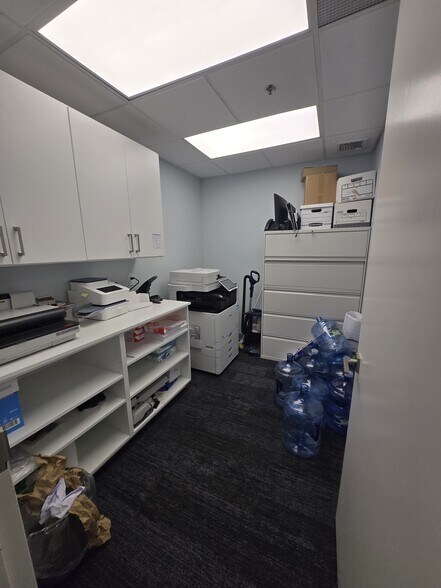 More Photos Of 36 N New York Ave, Huntington Office For Lease