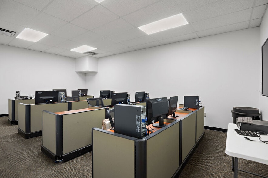 More Photos Of 220-222 W 2nd St, Pueblo Light Manufacturing For Lease