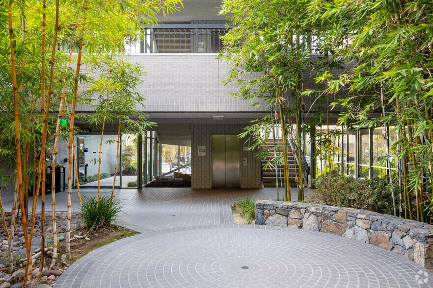 More Photos Of 3625 Del Amo Blvd, Torrance Office For Lease