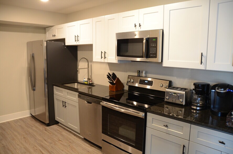 More Photos Of 21866 Williams Cir, Gretna Warehouse For Lease