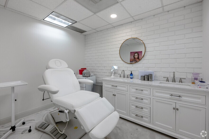 More Photos Of 9025 Wilshire Blvd, Beverly Hills Medical For Lease