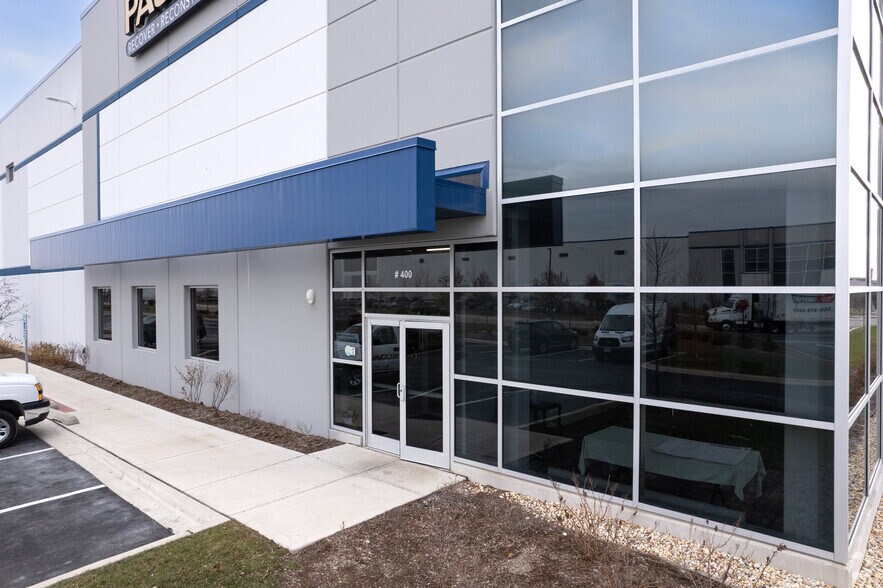 More Photos Of 3979 Burwood Dr, Waukegan Warehouse For Lease