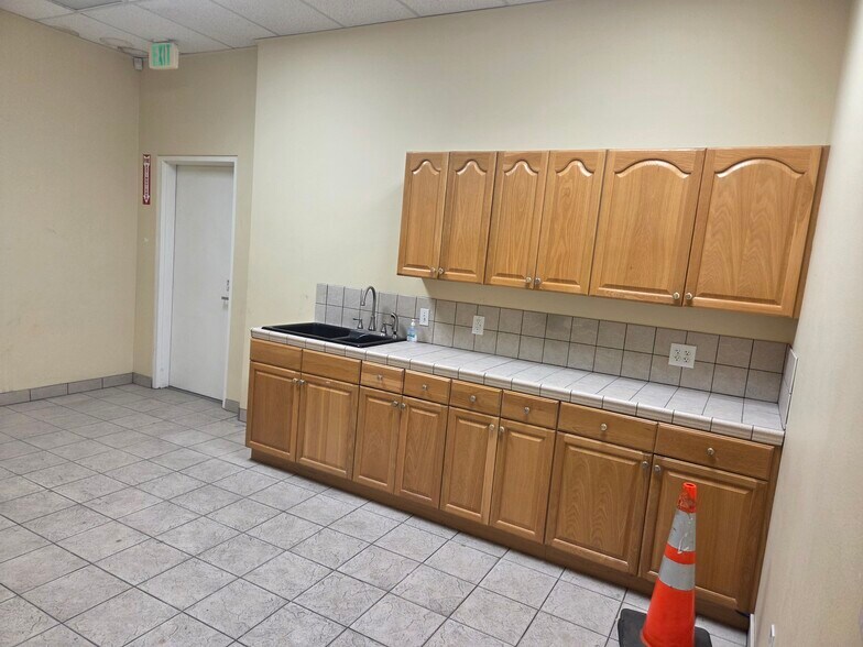 More Photos Of 28930-28988 Greenspot Rd, Highland Unknown For Lease