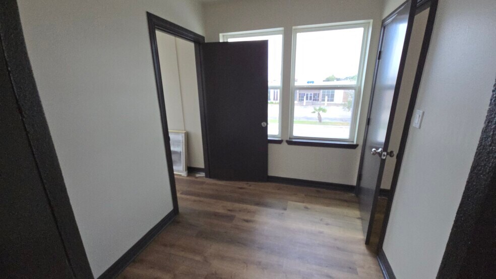 More Photos Of 3409 Spencer Hwy, Pasadena Office For Lease