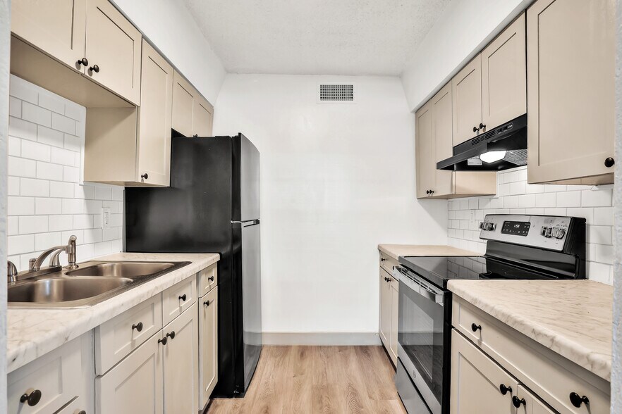 More Photos Of 1835 S Segrave St, South Daytona Apartments For Sale