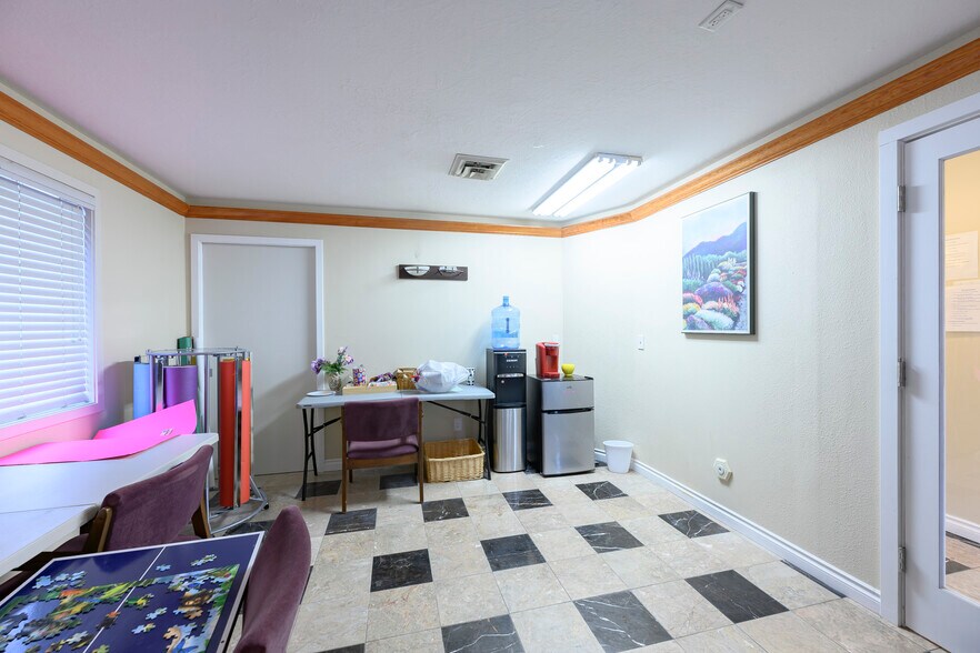 More Photos Of 504 Villa Rd, Newberg Medical For Sale