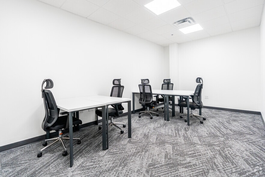 More Photos Of 3300 Gateway Centre Blvd, Morrisville Research And Development For Lease