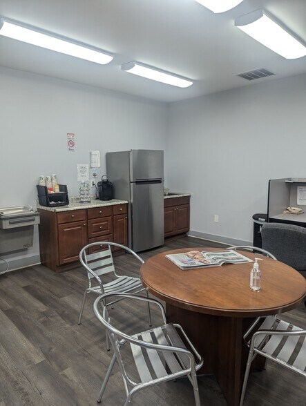 More Photos Of 1860 Stratford Ave, Stratford Auto Repair For Sale