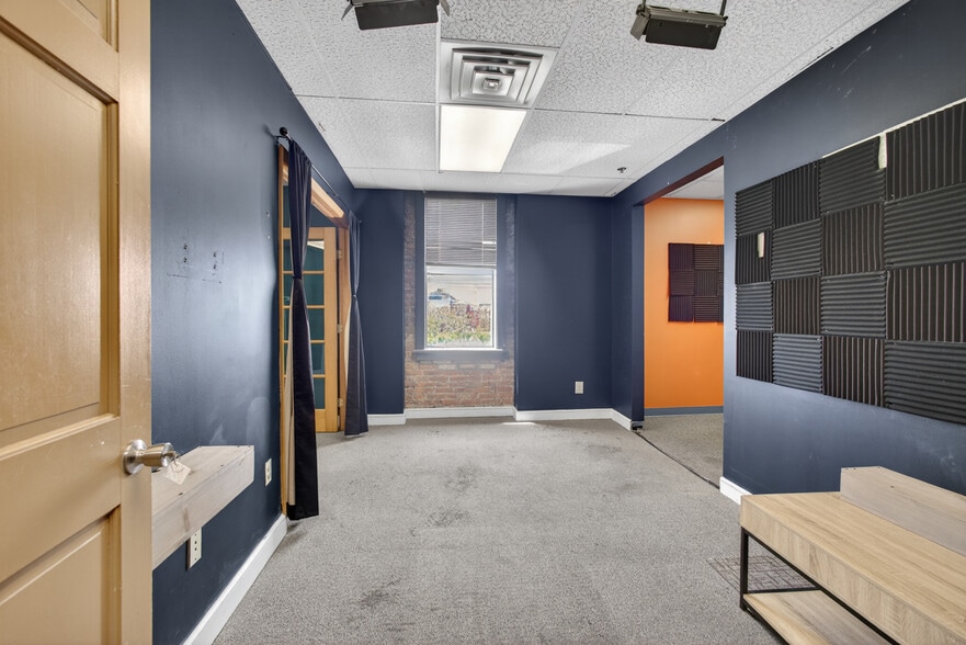 More Photos Of 327-329 W Fayette St, Syracuse Loft Creative Space For Lease