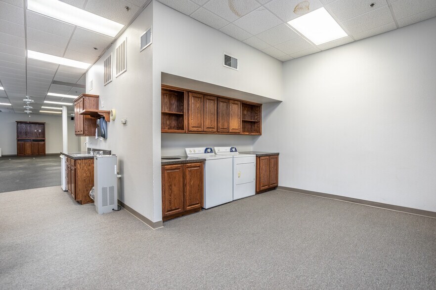 More Photos Of 201 W California St, Gainesville Office For Lease