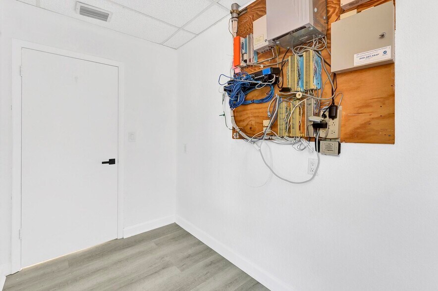 More Photos Of 1900 N University Dr, Pembroke Pines Office For Lease
