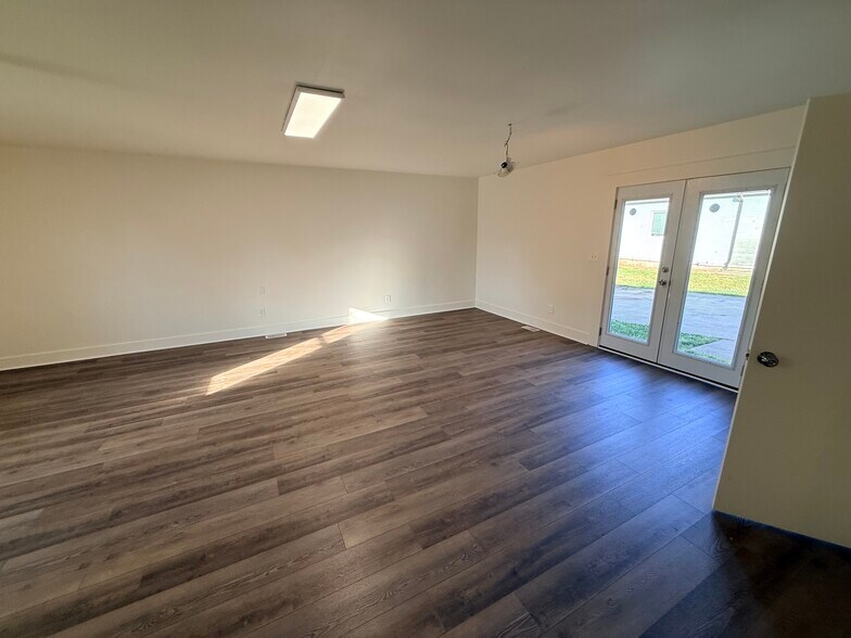 More Photos Of 410 Liberty St, Rockwell Office For Lease