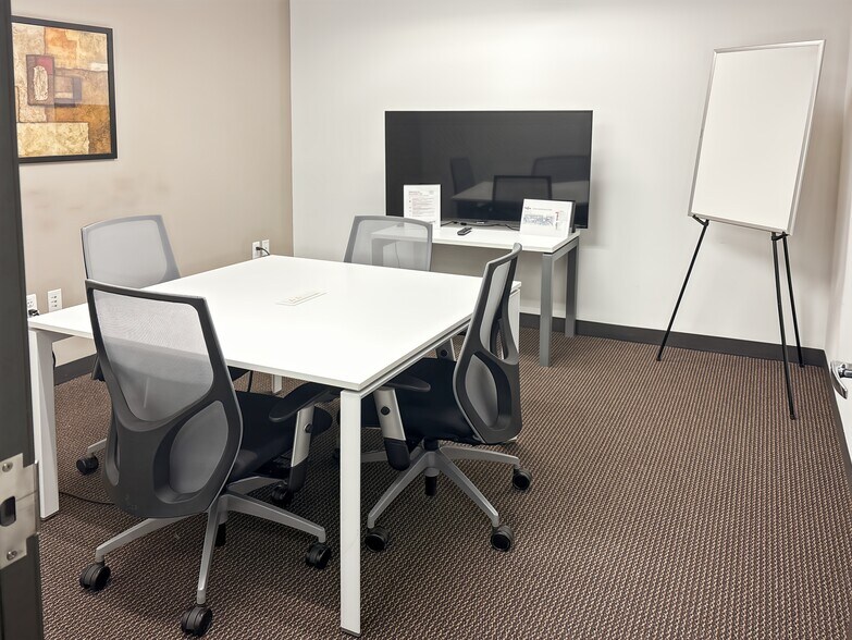 More Photos Of 41000 Woodward Ave, Bloomfield Hills Coworking Space