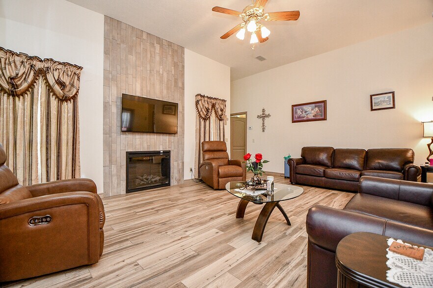 More Photos Of 540 Chisolm Trl, Wallis Manufactured Housing Mobile Home Park For Sale