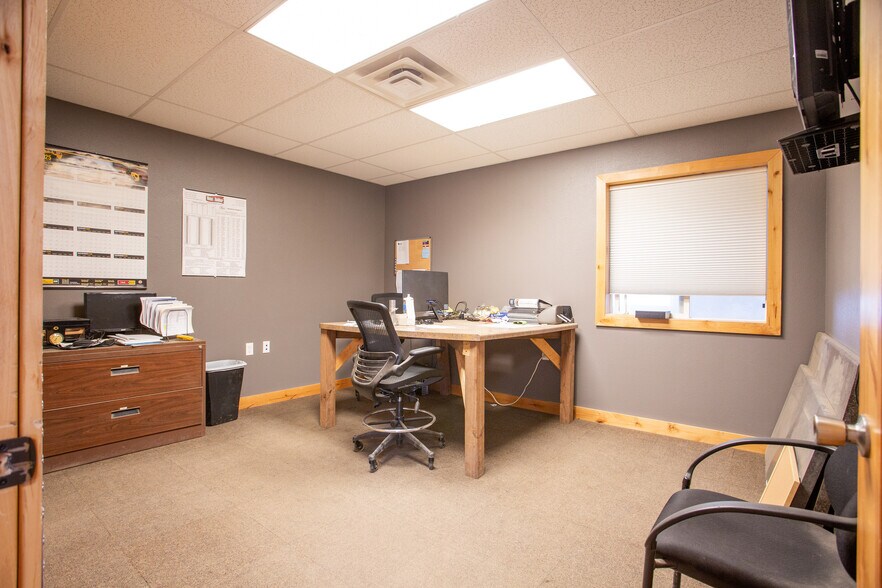 More Photos Of 4319 16th Ave W, Williston Industrial For Lease